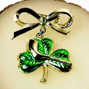Irish Vintage Shamrock Clover Leaf Pipe Bow Lucky St Patrick's Day Brooch Pin
